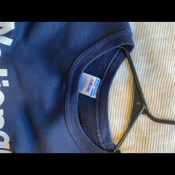 Navy blue 2018 Edmonton nationals crew neck - Picture 4 of 4